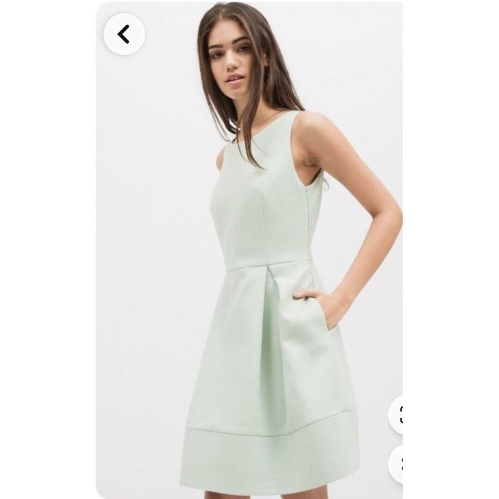 Sinequanone backless gorgeous open back design and is adorned dress Size M